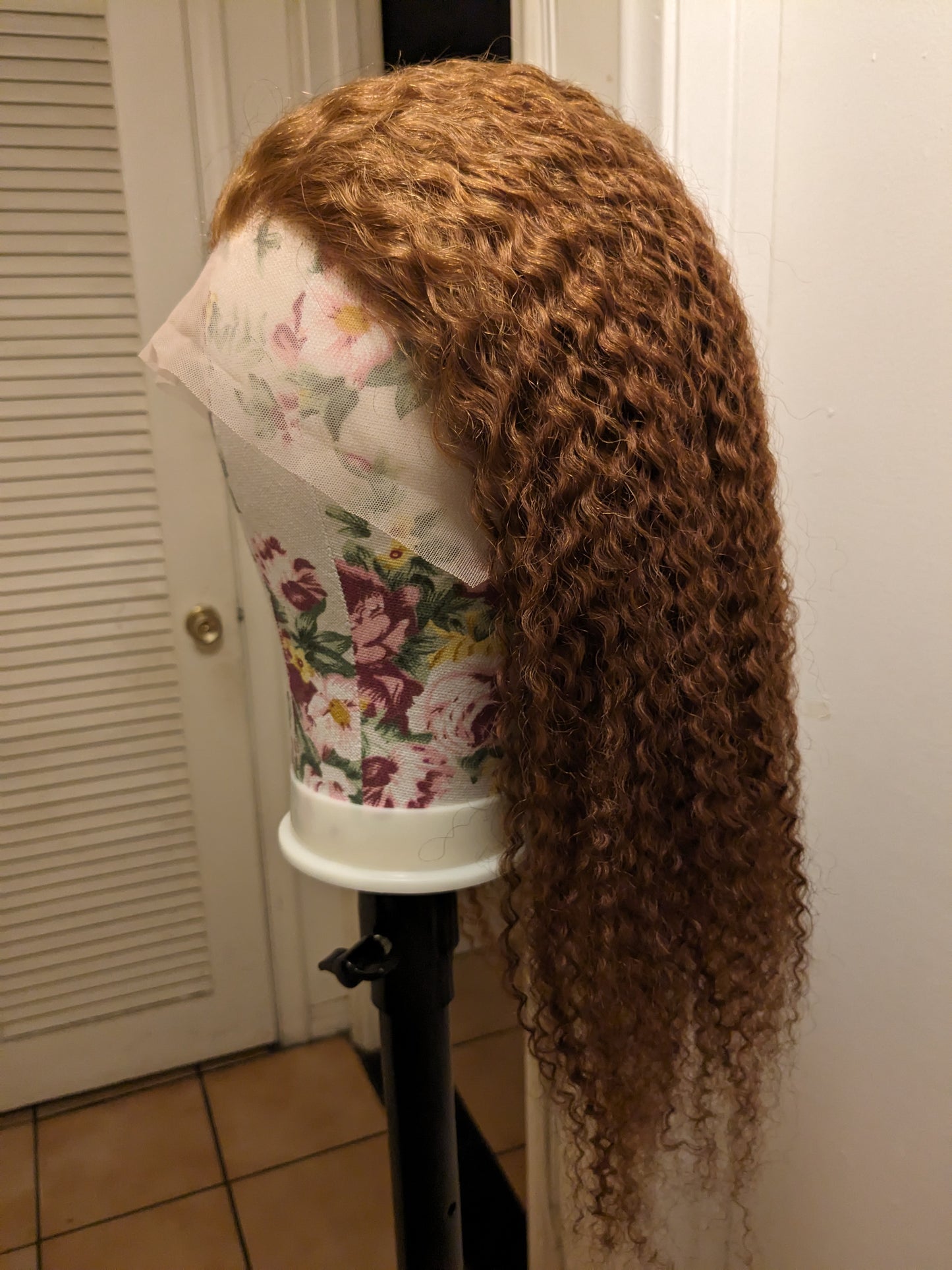 22 Inch. Kinky Wavy. COLOR: Gold #6. 100% Human Hair. 150% Density